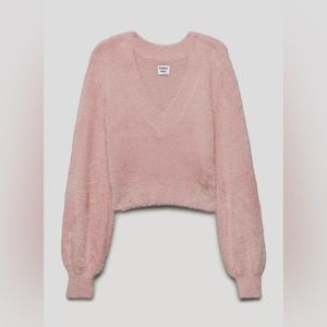 Sunday Best
Kitten V-Neck Sweater
V-neck fuzzy knit sweater